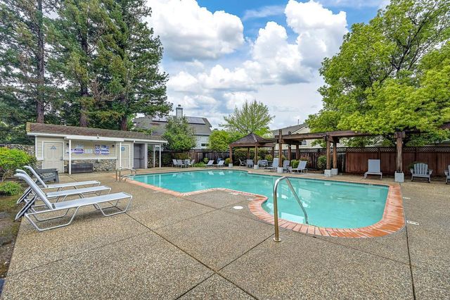 110 Royalton Cir, Folsom, CA 95630