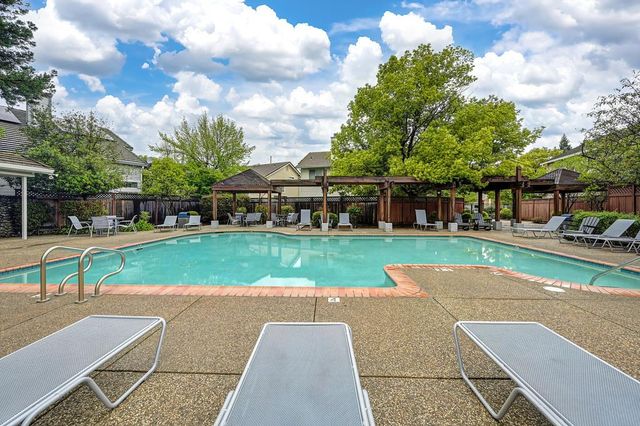 110 Royalton Cir, Folsom, CA 95630