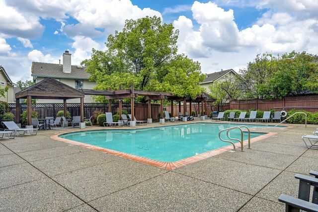 110 Royalton Cir, Folsom, CA 95630