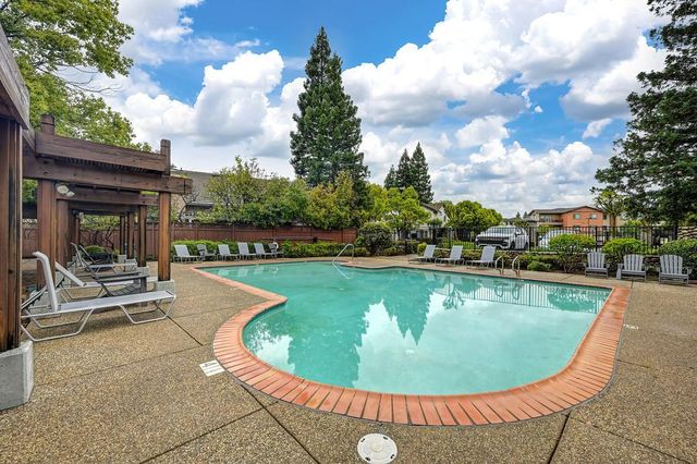 110 Royalton Cir, Folsom, CA 95630