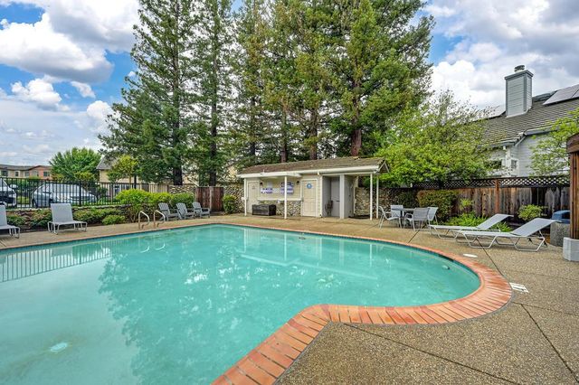 110 Royalton Cir, Folsom, CA 95630