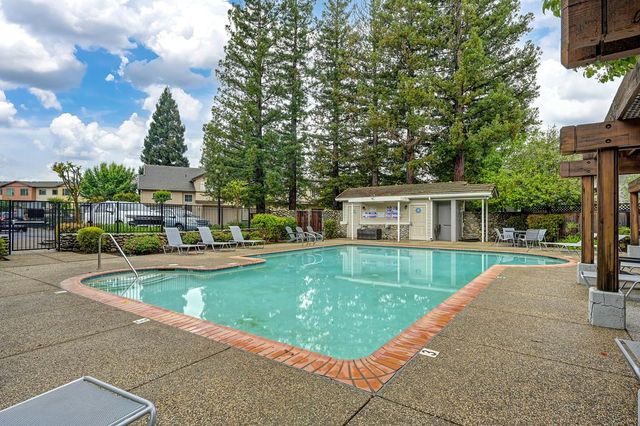 110 Royalton Cir, Folsom, CA 95630