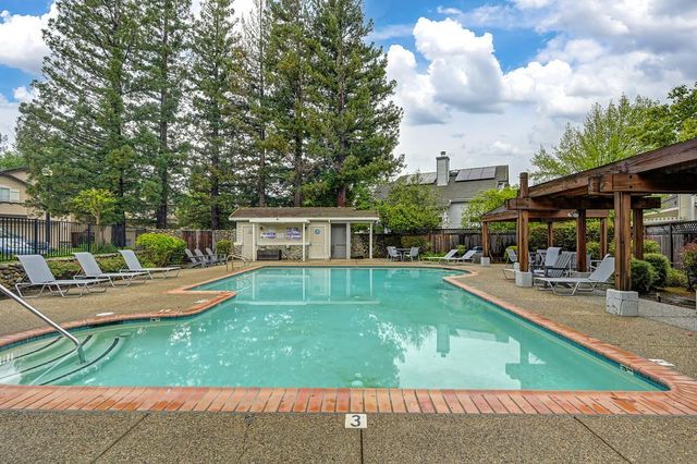 110 Royalton Cir, Folsom, CA 95630