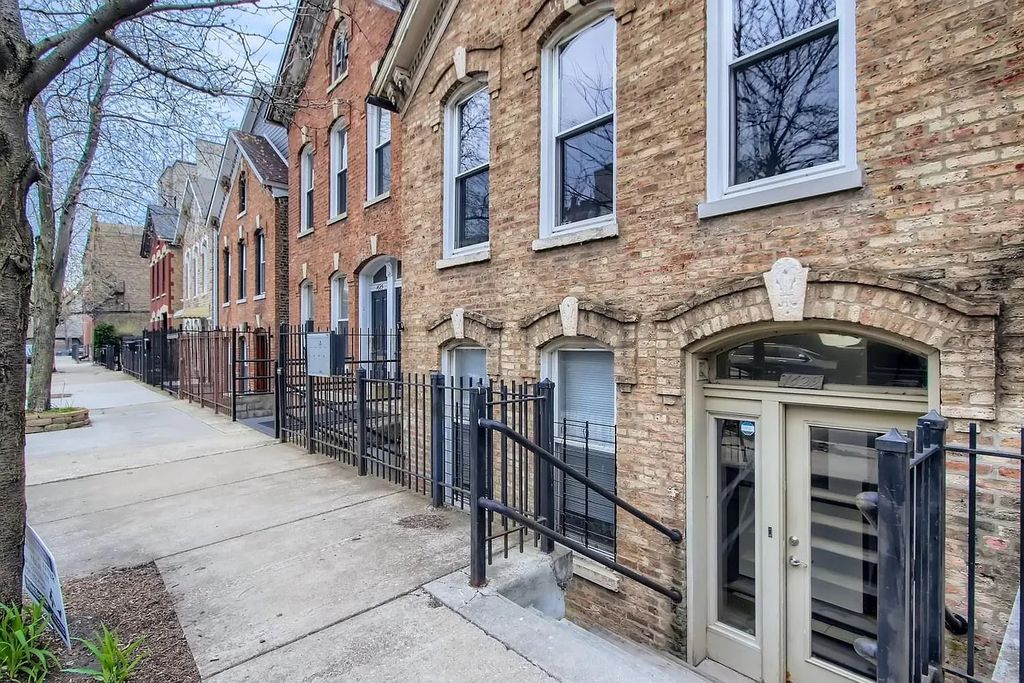 1629 W Julian Street 1F, Chicago, IL 60622