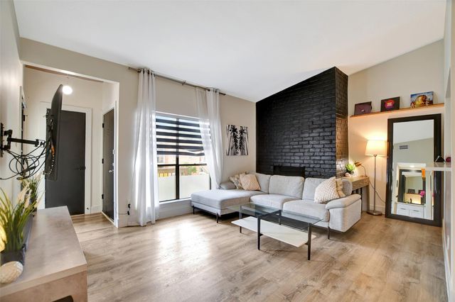 2001 Bering Drive 10H, Houston, TX 77057