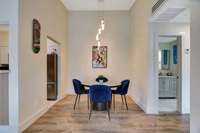 2001 Bering Drive 10H, Houston, TX 77057