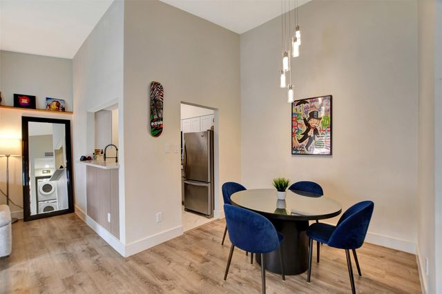 2001 Bering Drive 10H, Houston, TX 77057