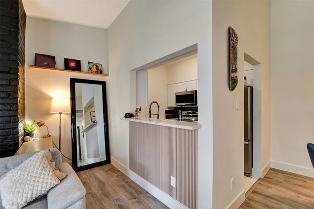 2001 Bering Drive 10H, Houston, TX 77057