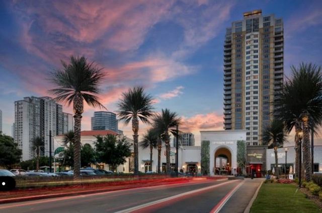 2001 Bering Drive 10H, Houston, TX 77057