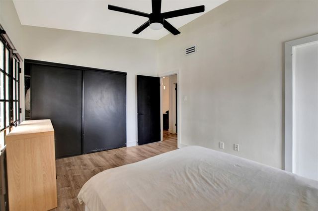 2001 Bering Drive 10H, Houston, TX 77057