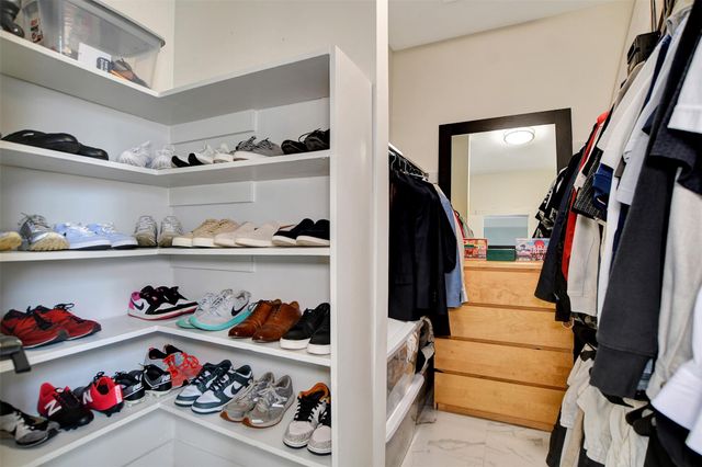 2001 Bering Drive 10H, Houston, TX 77057
