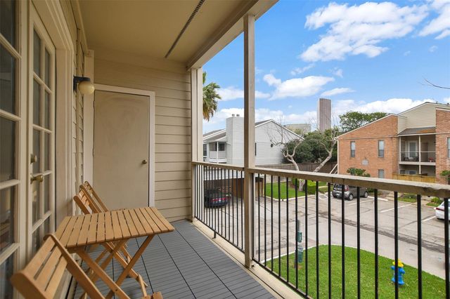 2001 Bering Drive 10H, Houston, TX 77057