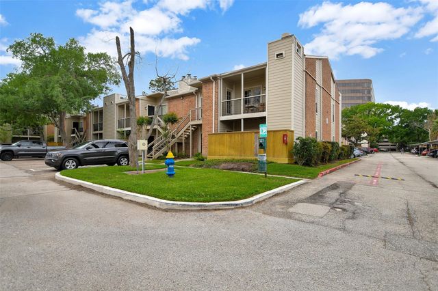 2001 Bering Drive 10H, Houston, TX 77057