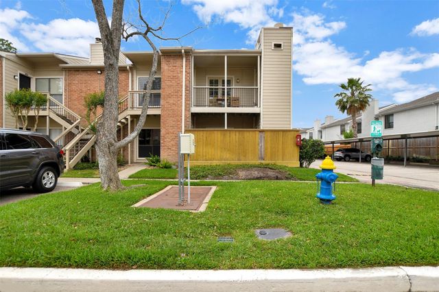 2001 Bering Drive 10H, Houston, TX 77057