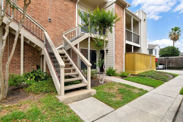 2001 Bering Drive 10H, Houston, TX 77057