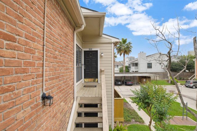 2001 Bering Drive 10H, Houston, TX 77057