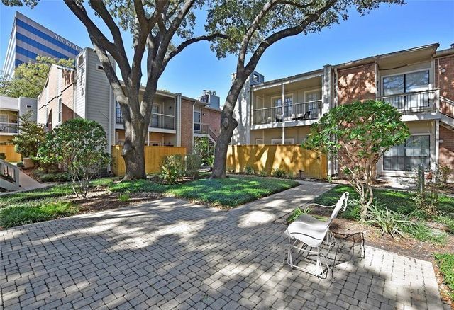2001 Bering Drive 10H, Houston, TX 77057