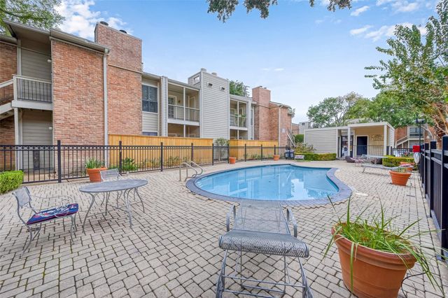2001 Bering Drive 10H, Houston, TX 77057