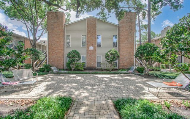 2001 Bering Drive 10H, Houston, TX 77057