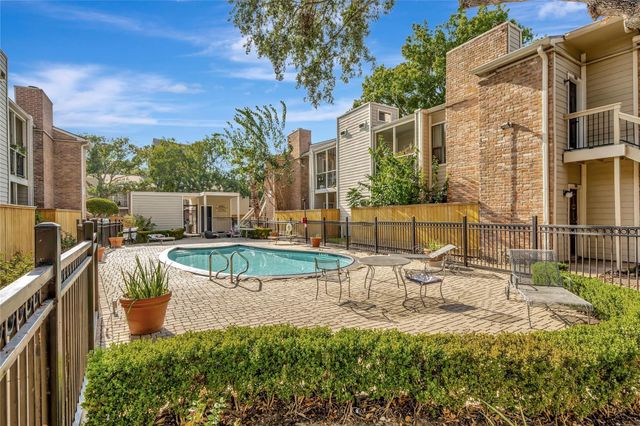 2001 Bering Drive 10H, Houston, TX 77057