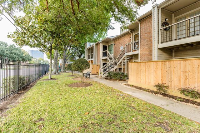 2001 Bering Drive 10H, Houston, TX 77057