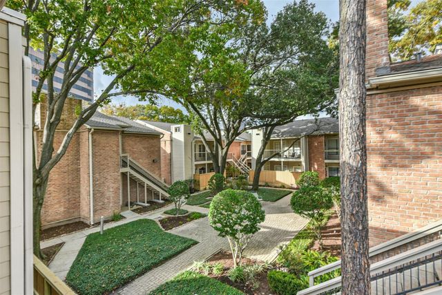 2001 Bering Drive 10H, Houston, TX 77057