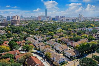 2001 Bering Drive 10H, Houston, TX 77057