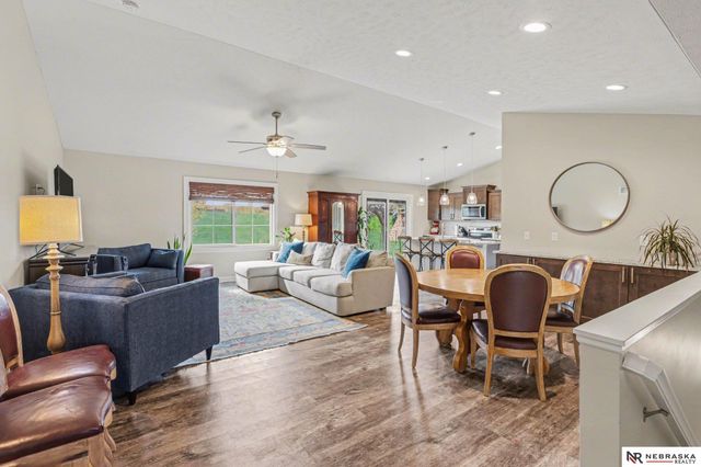 811 Terrace View Drive, Hickman, NE 68372