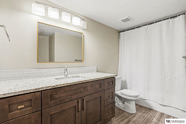 811 Terrace View Drive, Hickman, NE 68372