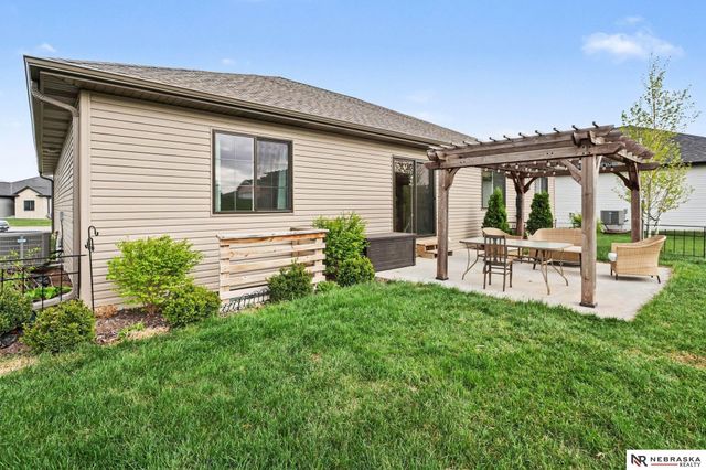 811 Terrace View Drive, Hickman, NE 68372