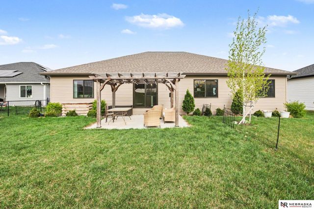 811 Terrace View Drive, Hickman, NE 68372
