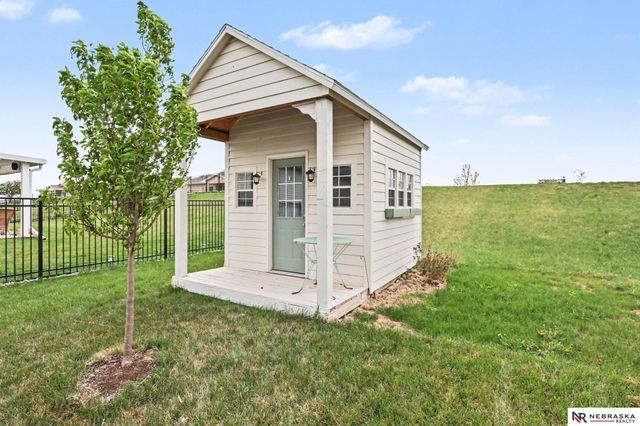 811 Terrace View Drive, Hickman, NE 68372
