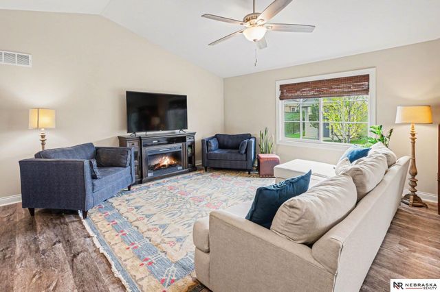 811 Terrace View Drive, Hickman, NE 68372