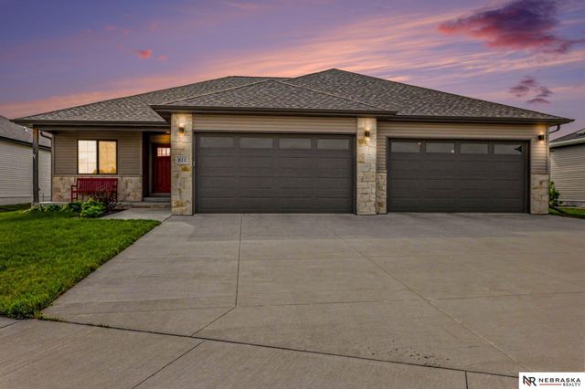 811 Terrace View Drive, Hickman, NE 68372