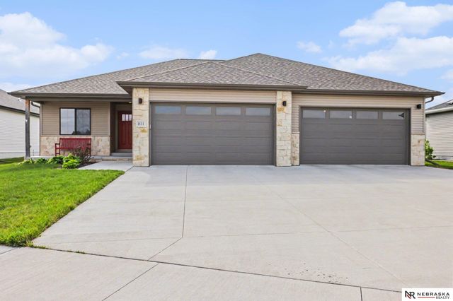 811 Terrace View Drive, Hickman, NE 68372