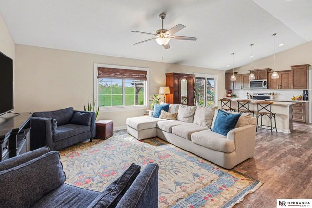 811 Terrace View Drive, Hickman, NE 68372