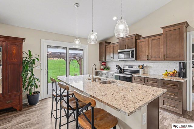 811 Terrace View Drive, Hickman, NE 68372