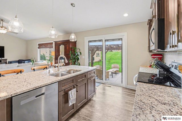 811 Terrace View Drive, Hickman, NE 68372