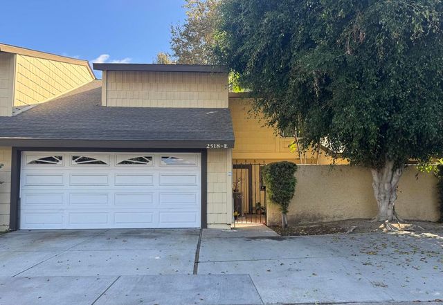 2518 N Tustin Avenue E, Santa Ana, CA 92705