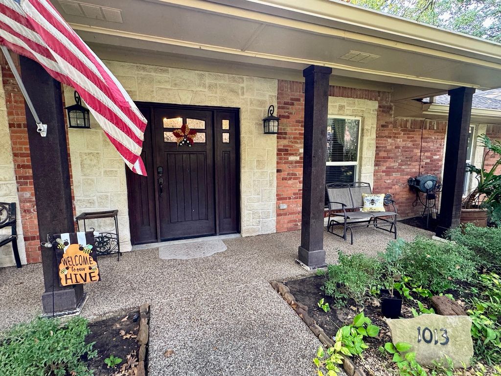 1013 Overhill Drive, Bedford, TX 76022 — photo 2