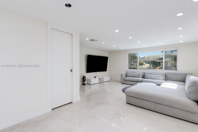 12300 NE Miami Ct, North Miami, FL 33161