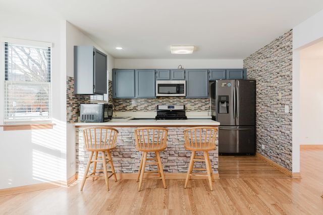 122 Brittany Drive, Streamwood, IL 60107