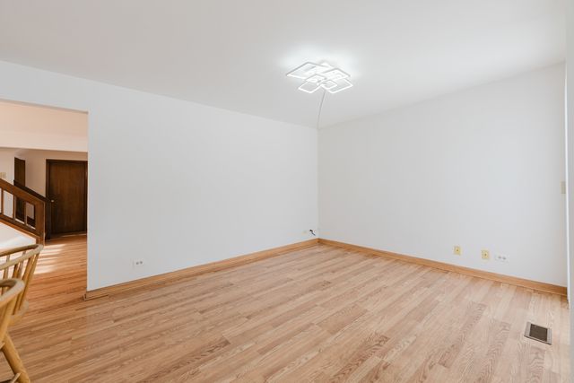 122 Brittany Drive, Streamwood, IL 60107