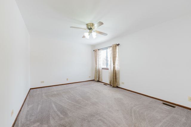 122 Brittany Drive, Streamwood, IL 60107