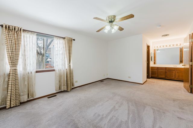 122 Brittany Drive, Streamwood, IL 60107