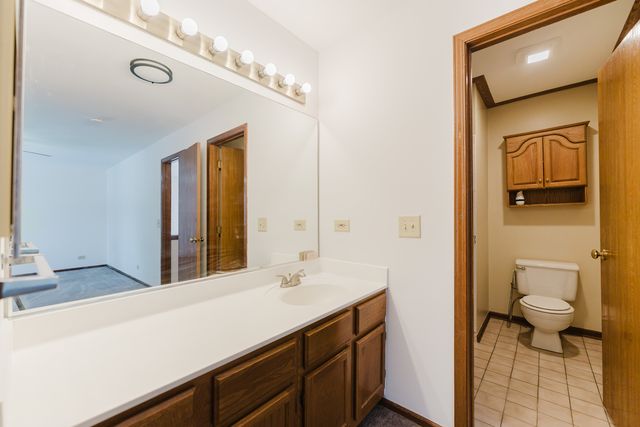 122 Brittany Drive, Streamwood, IL 60107