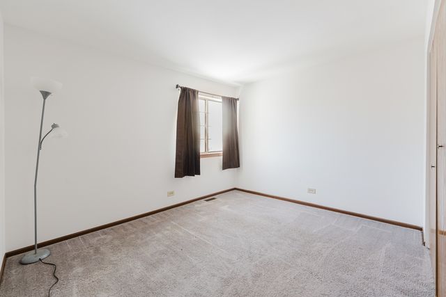 122 Brittany Drive, Streamwood, IL 60107