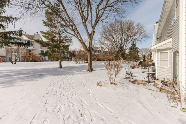 122 Brittany Drive, Streamwood, IL 60107