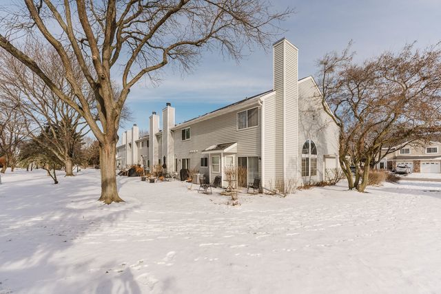 122 Brittany Drive, Streamwood, IL 60107