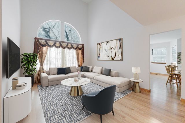 122 Brittany Drive, Streamwood, IL 60107